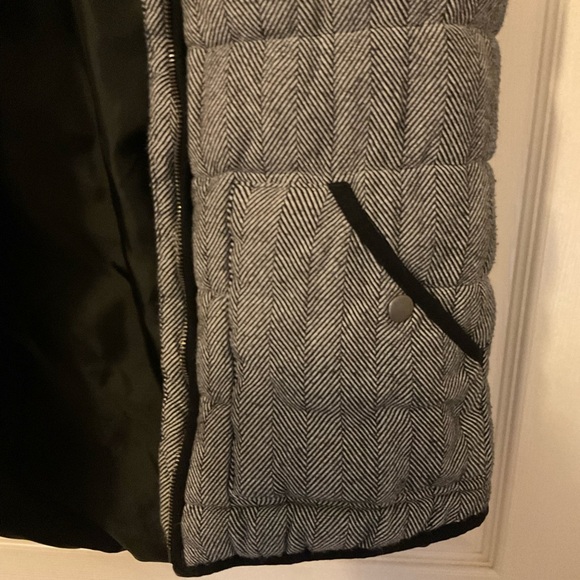 A new day Cute gray puffer vest size medium - Picture 5 of 16